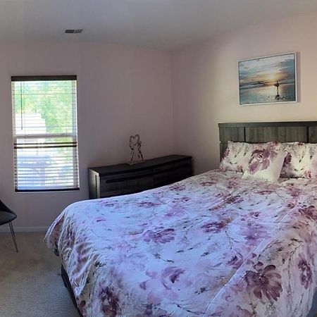 Private Bed And Bath In Charlotte Exterior foto