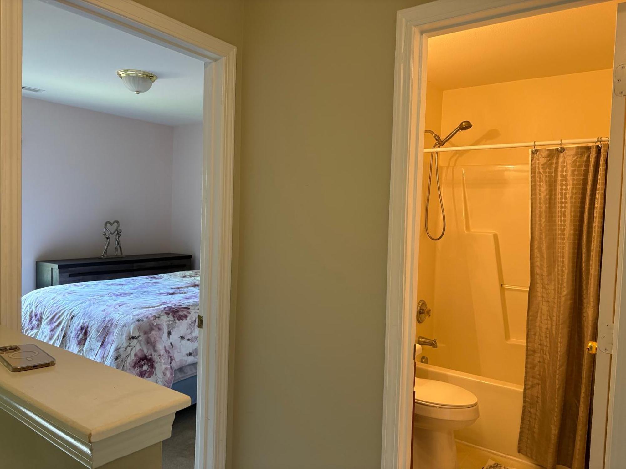 Private Bed And Bath In Charlotte Exterior foto